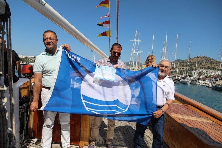 Bodrum’da okul gemisine ‘mavi’ bayrak