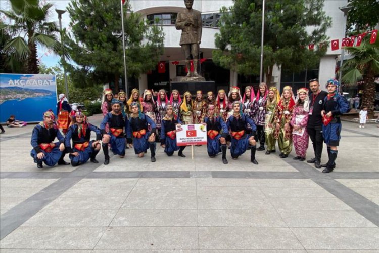 İnegöl Belediyesi halk dansçıları Akçaabat’a renk kattı