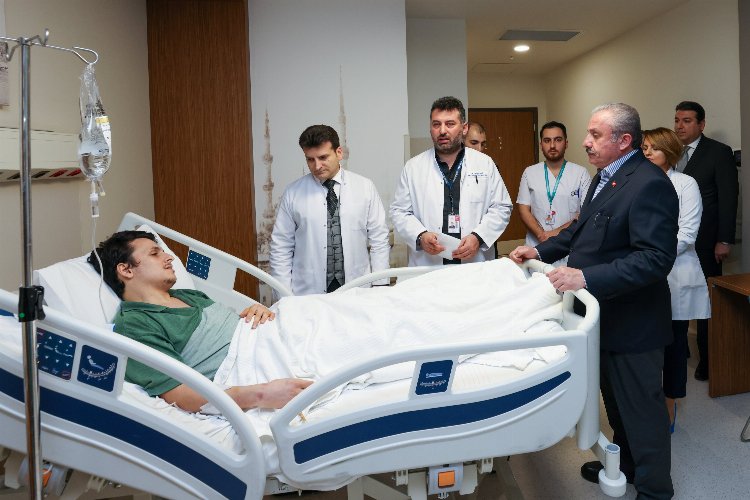 Depremzedelere Şentop’tan hastane ziyareti