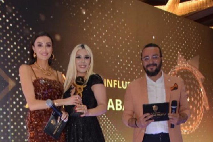Zeynep Odabaşoğlu’na ‘Yılın Kadın Influencer’ ödülü