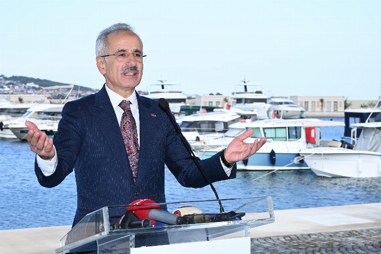 İzmir Yeni Foça Yat Limanı hizmete açıldı