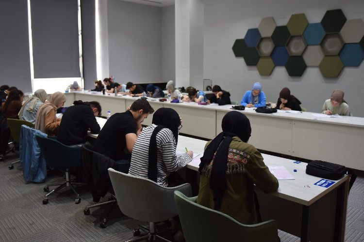 Bursa Yıldırım’da üniversite adaylarına deneme sınavı