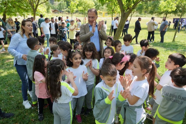 Mehmet Murat Çalık çocuklarla buluştu