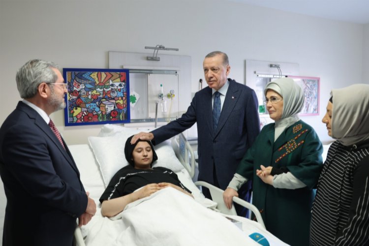 Cumhurbaşkanı Erdoğan, Ankara’da tedavi gören afetzedeleri ziyaret etti