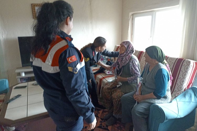 Edirne’de 97 yaşındaki Şahsine Tüfekçi’ye kadınlar günü ziyareti