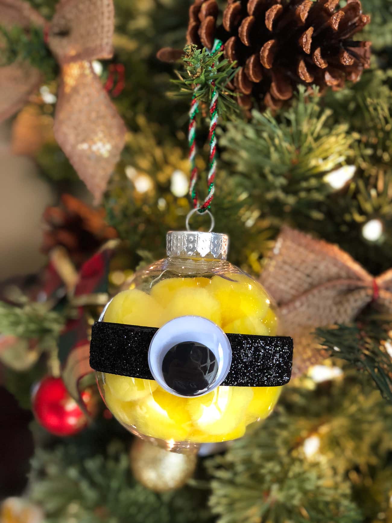 Despicable Me 3 - Minions Christmas Ornament Craft #Minions #DM3 #Ornament #Christmas