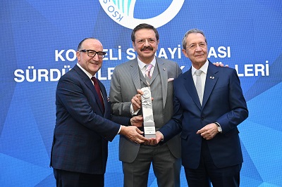 KSO Başkanı Ayhan Zeytinoğlu ve Meclis Başkanı Hasan Tahsin Tuğrul dan Hisarcıklıoğluna teşekkür plaketi
