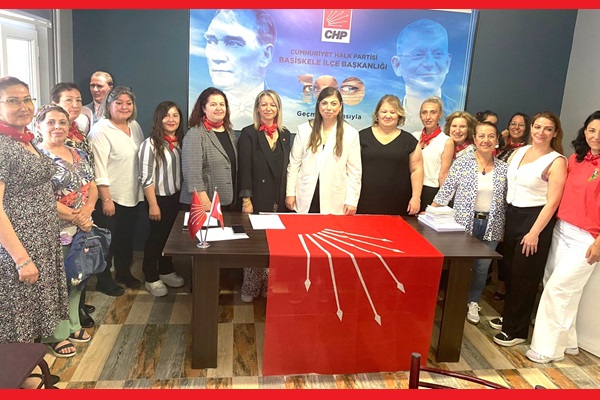 CHP Başiskele Kadın Kollarında Bayrak Değişimi