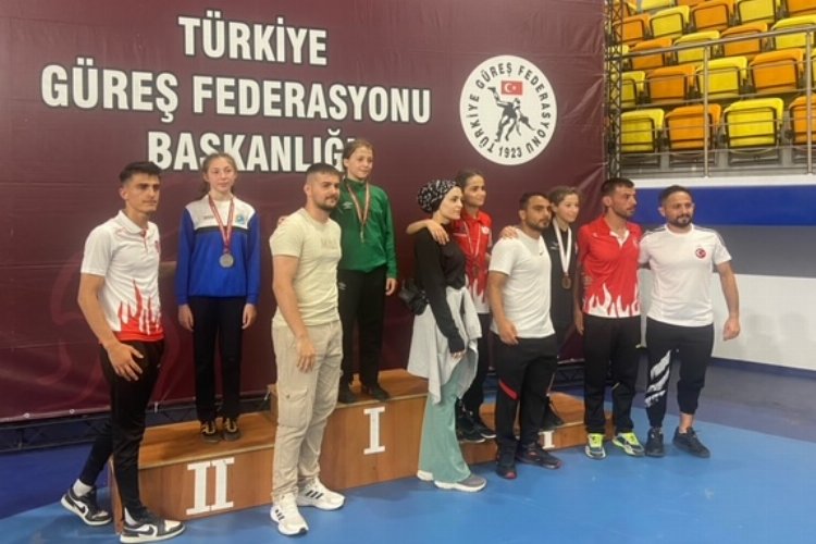 Türkiye Güreş Şampiyonu Süloğlu’ndan