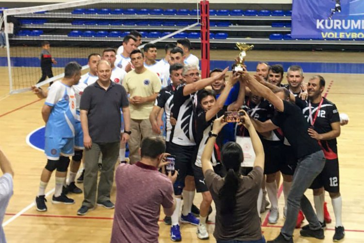 Kütahya’da kurumlararası Voleybol Turnuvası sonuçlandı