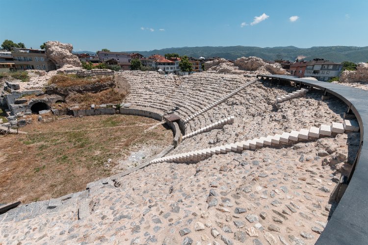 Bursa’da her köşeden tarih fışkırıyor… Roma Tiyatrosu turizme kazandırılıyor