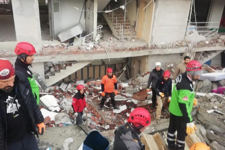 RİKE 90 kişiyle deprem bölgesinde hizmet veriyor