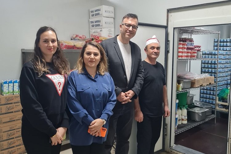 Rotary Kulübü’nden İzmit Belediyesi Aşevi’ne destek