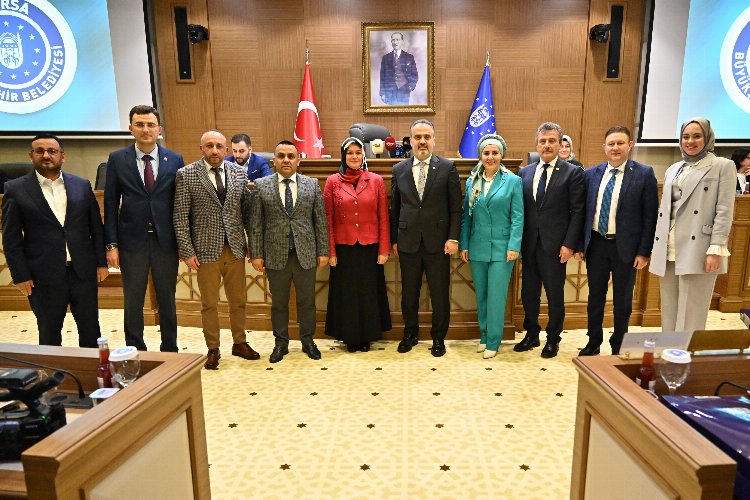 Bursa Büyükşehir Meclisi’nde 14 Mayıs istifaları