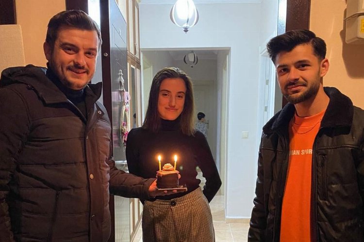 İlk kez oy kullanacak gençlere Bursa Yenişehir’de süpriz kutlama