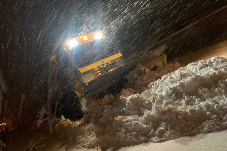 Kayseri Büyükşehir’den kırsalda kar mücadelesi