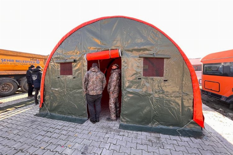 İstanbul Hatay’a ısı yalıtımlı çadırlar kurdu