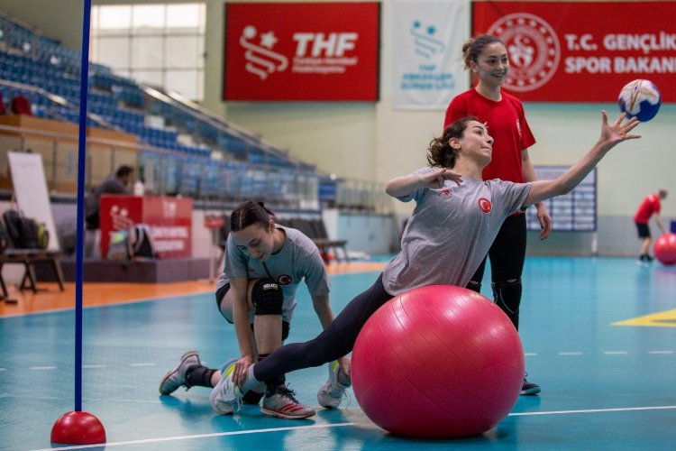 A Milli Kadın Hentbol Takımı ‘Dünya’ hazırlıklarına başladı