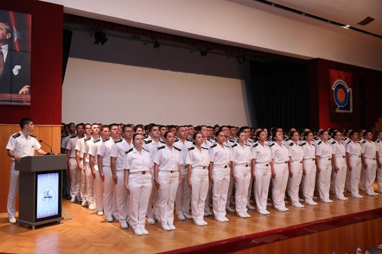 Dokuz Eylül’de genç denizciler yemin etti