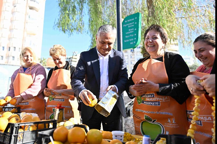Başkan Uysal kadınlarla turunç reçeli yaptı