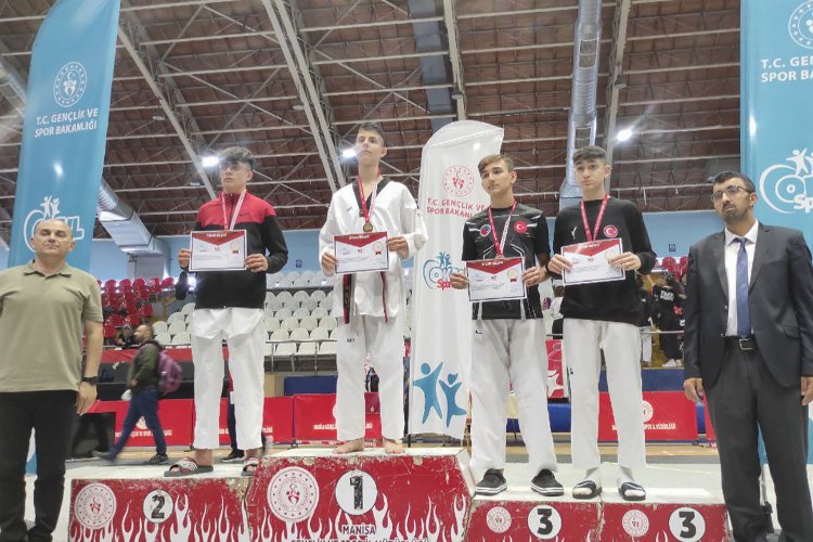 Foçalı taekwondocudan ‘altın’ başarı