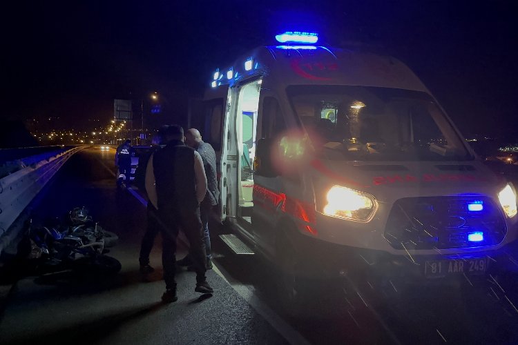 Düzce’de otomobil motosiklete çarptı: 2 yaralı
