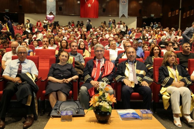 ERÜ Fen Fakültesi’nde mezuniyet heyecanı