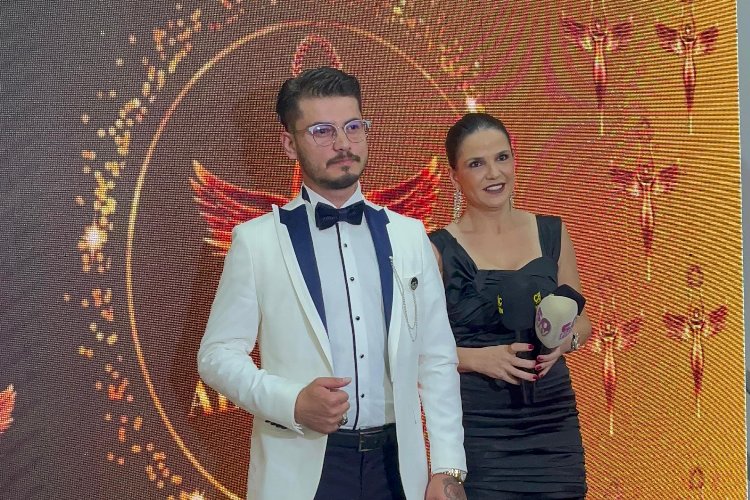 Süleyman Efiloğlu “Yılın En İyi Astroloğu ve ilişki koçu” ödülünü aldı