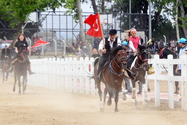 Bursa Osmangazi’de şahlanan rahvan atları nefes kesti