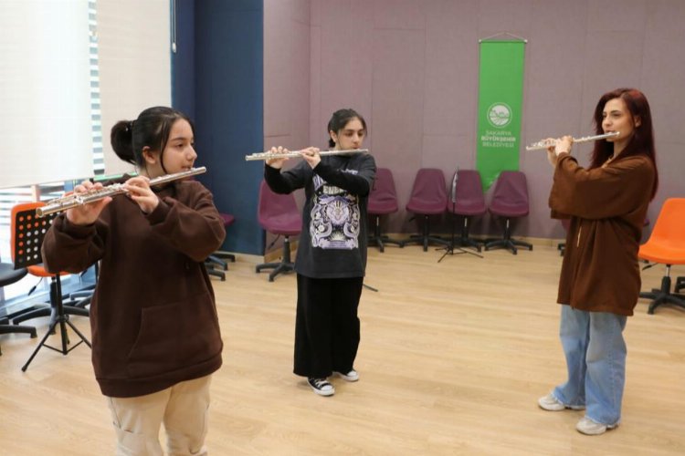 Sakarya’da çocuklar yan flüt öğreniyor