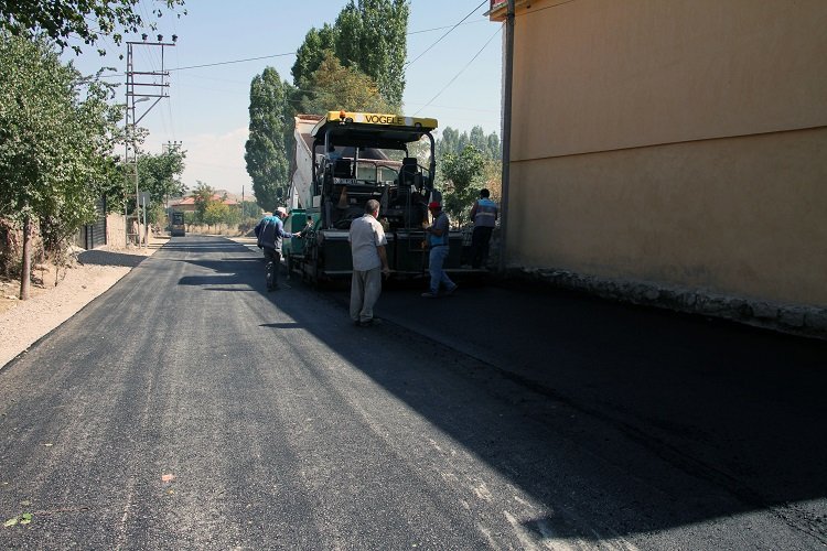 Kayseri Talas’tan Örencik’te asfalt çalışması