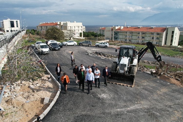Manisa Büyükşehir’den sıcak asfalt çalışması