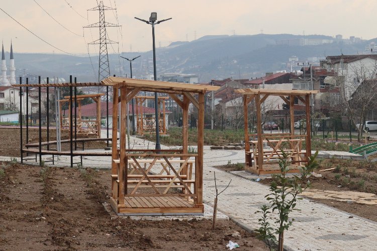 İzmit’te Lavanta Bahçesine kent mobilyaları yerleştirildi