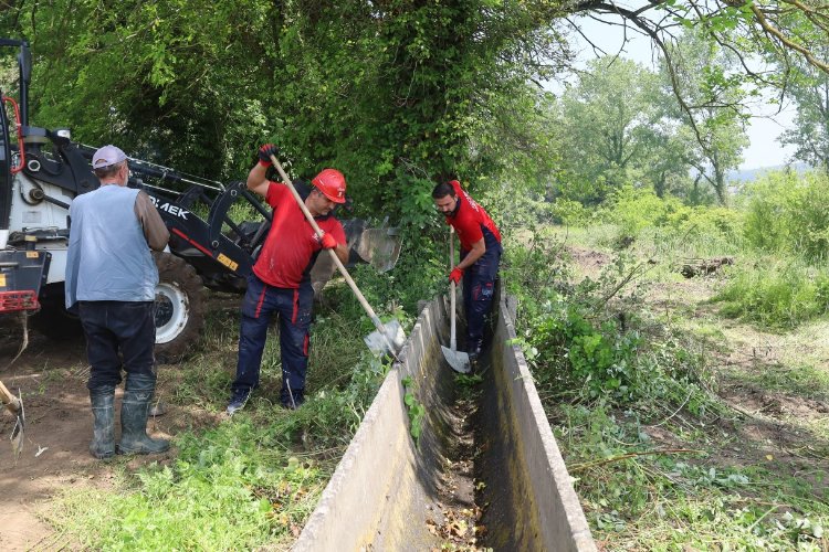 Kocaeli Bayraktar’da tarımsal sulama kanallarına temizlik