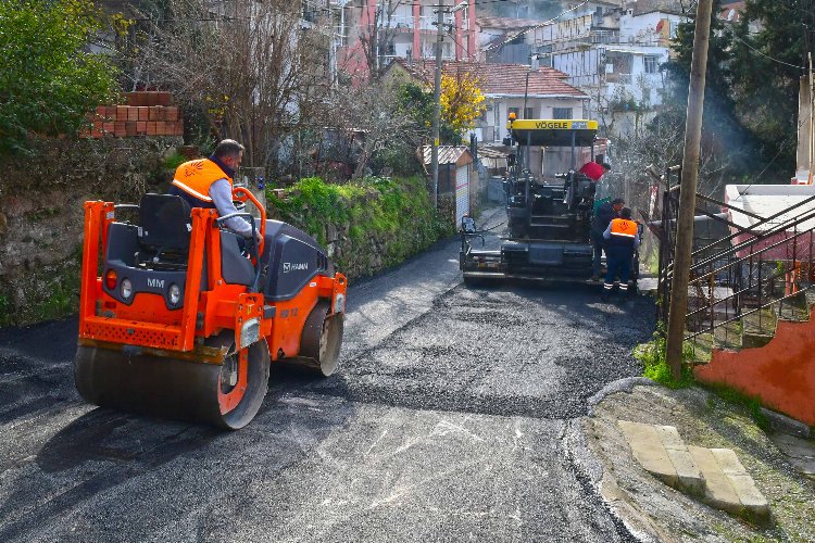 Karabağlar’da 20 bin tondan fazla asfalt serildi