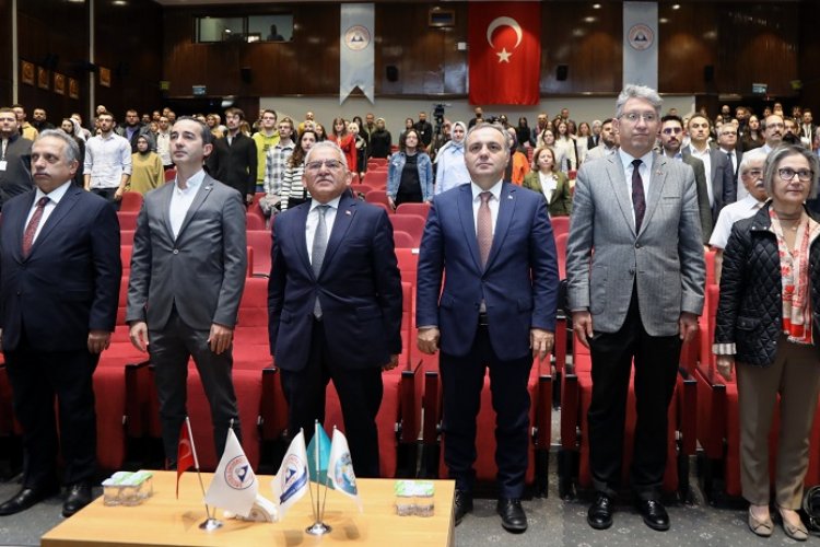 Kayseri Erciyes Üniversitesi’nden çifte kongre