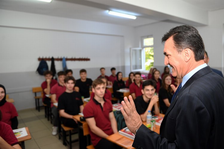 Bursa Osmangazi’de Başkan Dündar yeni haftaya da okulda başladı