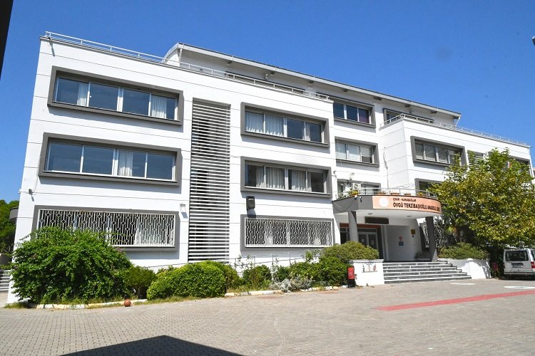 İzmir Karabağlar’da okullara bakım