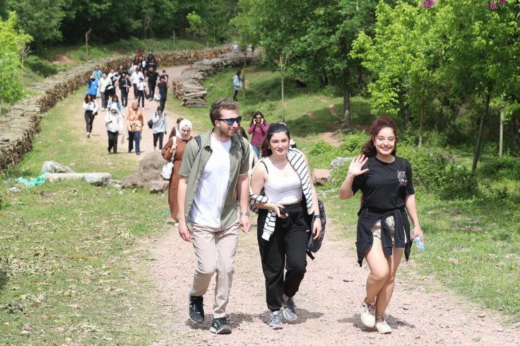 İzmit’te üniversiteli gençler doğayla buluştu