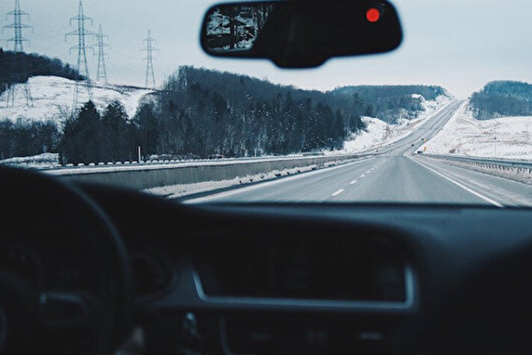 Zorunda değilseniz araçla yola çıkmayın! Kış aylarında güvenli sürüş için öneriler…