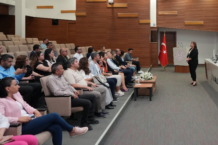 İzmir’de ortaokul öğretmenlerine teknoloji destekli platform