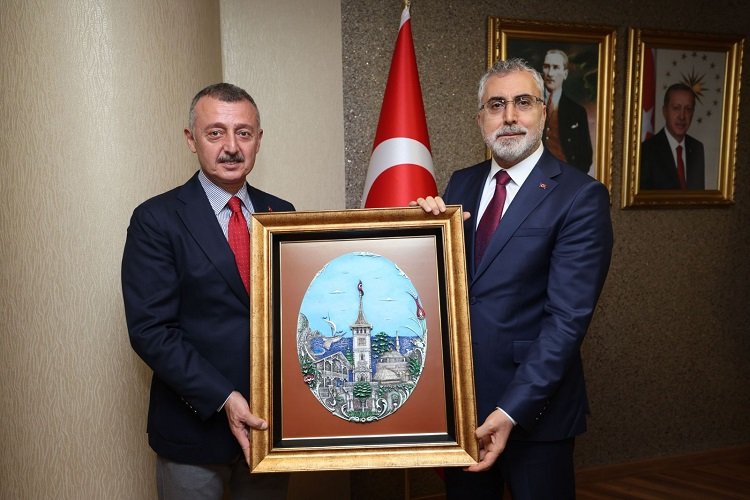 Bakan Işıkhan’dan Kocaeli Büyükşehir Belediyesine ziyaret
