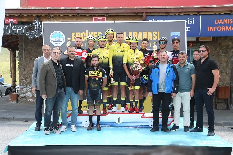 Erciyes Uluslararası Yol Bisiklet Yarışları nefesleri kesti
