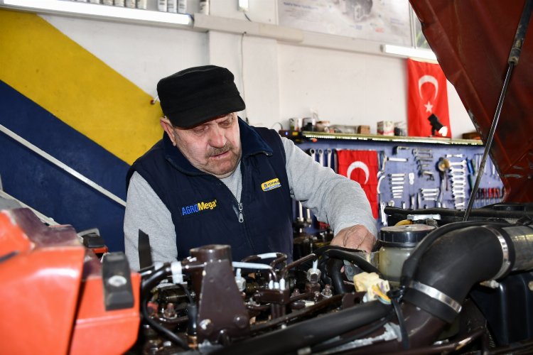 Bursa İznik’te yarım asırdır traktörlere hayat veriyor
