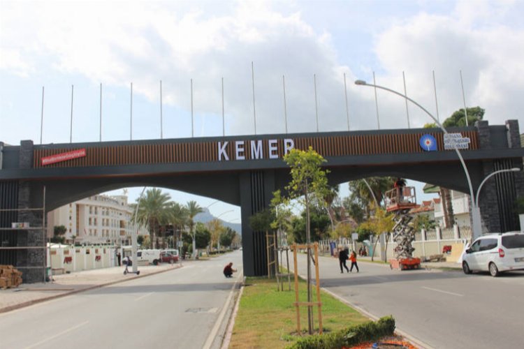 Büyükşehir Belediyesi Kemer giriş takını yeniledi