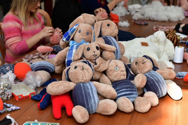 Çocuklara el emeği göz nuru hediyeler Bursa Mustafakemalpaşa’dan