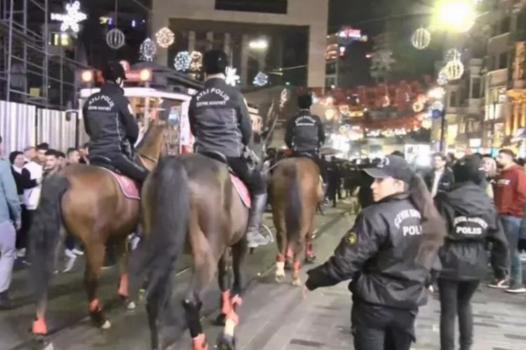 Atlı polisler İstiklal Caddesi’nde