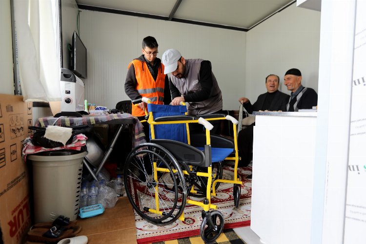 Gaziantep’te depremzedelerin medikal ihtiyaçları onarılıyor