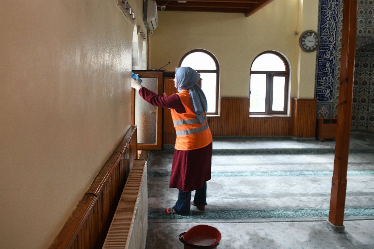 Çayırova’da camilerde Ramazan temizliği