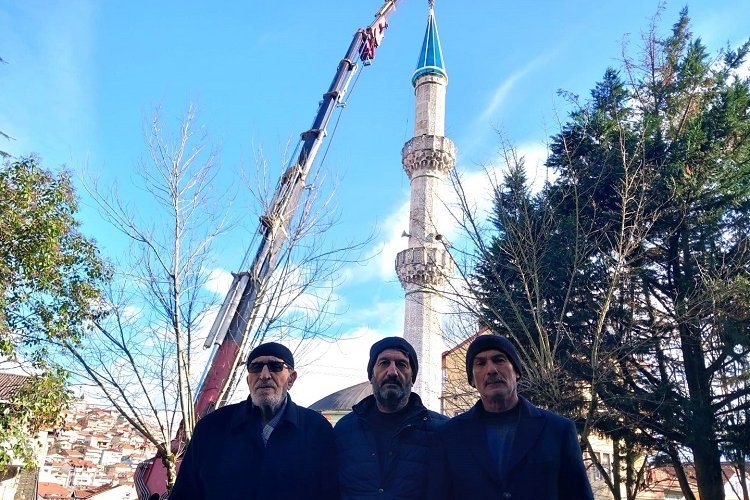 Büyükşehir, Elmalık Camii’nin minare külahını yeniledi